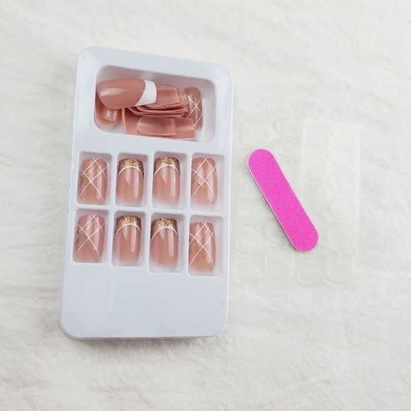 24 Pieces Fake Press On Nails - Picture 3 of 8